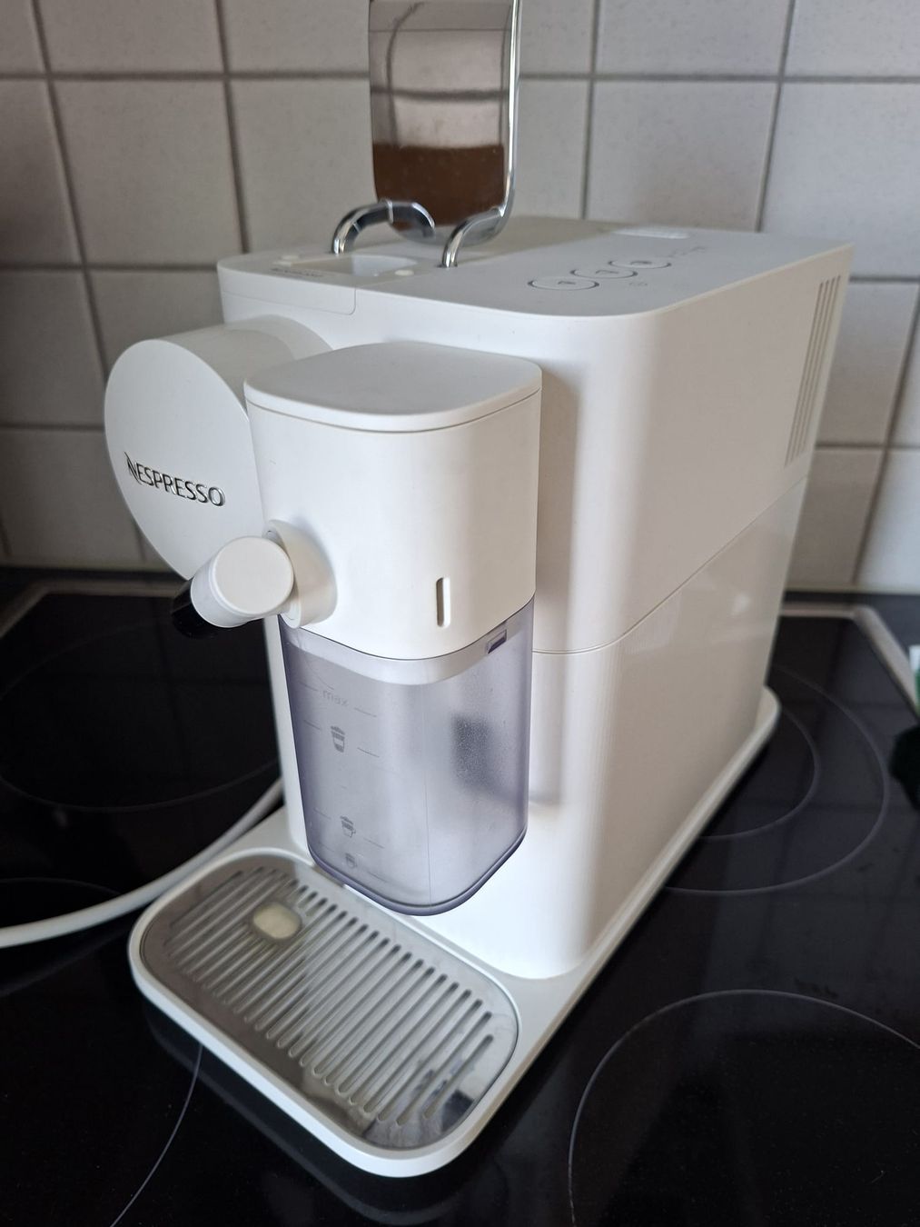 De'Longhi Macchine per caffè & Macchine per espresso: Nespresso De Longhi / Milchschäumer defekt – Usato da Schwyz venduto da cla_8w6t 3