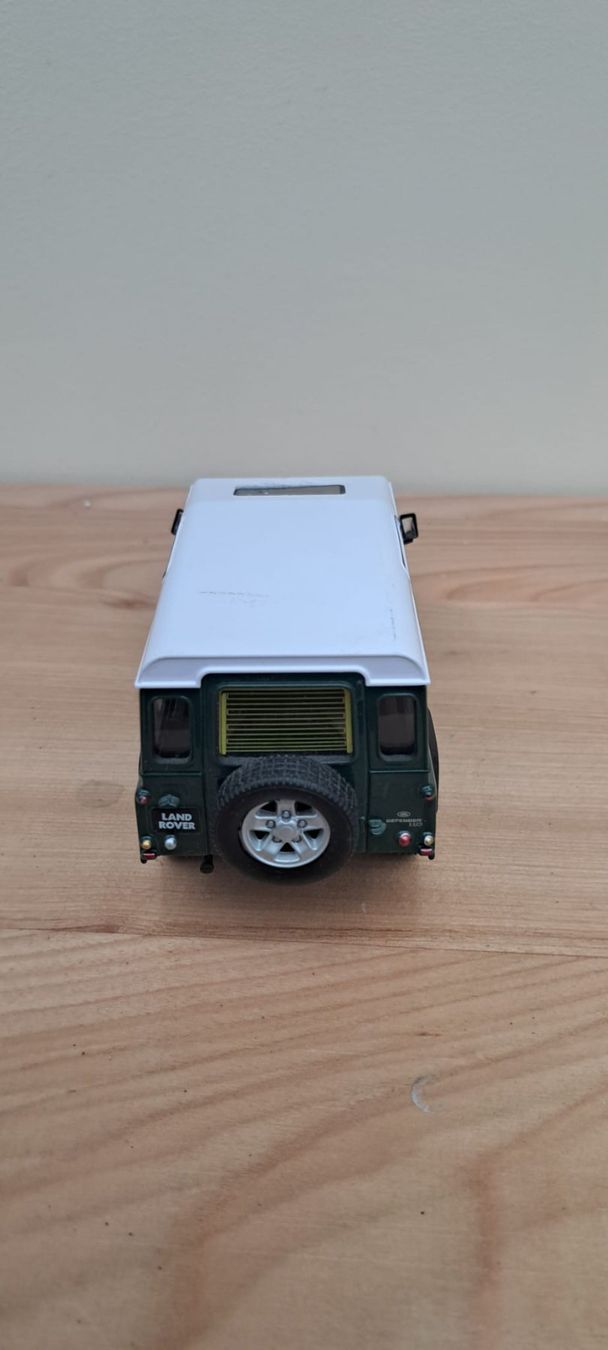 Land Rover Modellini d'auto: Land Rover Defender 110 Modellauto – Usato da Pfäffikon SZ venduto da jerlock93 1