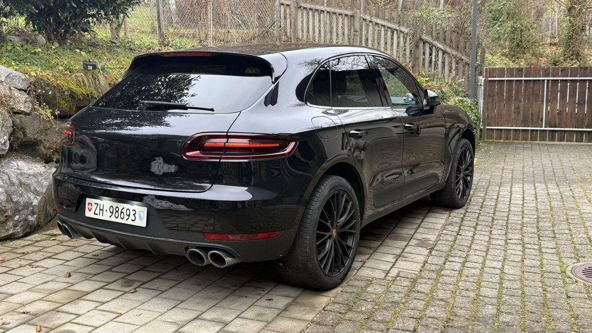Porsche Automobili: Porsche Macan 2.0 Blackline – Usato da Steg im Tösstal venduto da Beckerbande 1