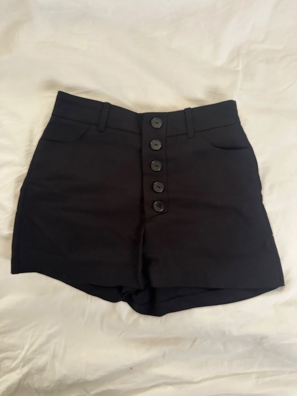 Pantaloni: Short noir  XS/34 ZARA BASICS – Usato da Basel venduto da kik_ki_05
