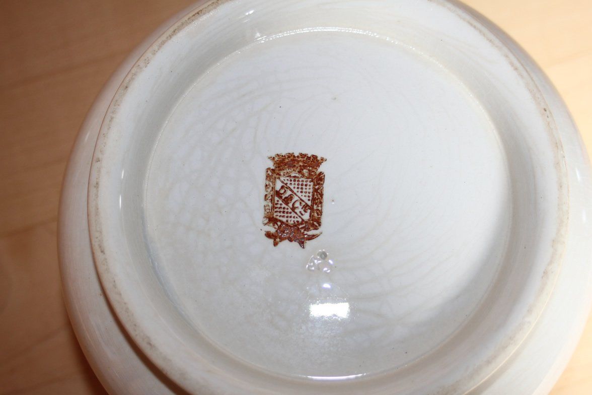 Ciotole: Alte Suppenschüssel mit Deckel D & C – Usato da Sumiswald venduto da Lottie22 4