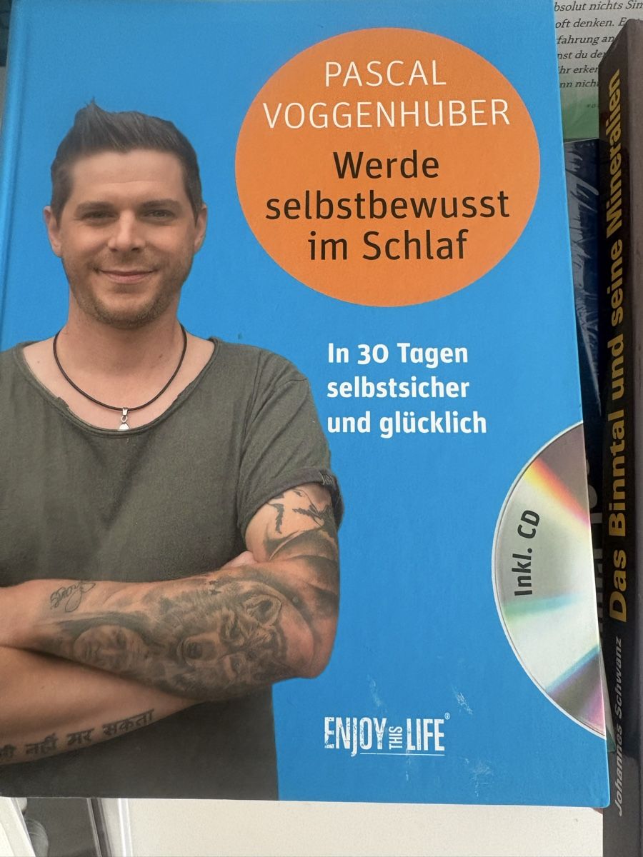 Libri: Buch Pascal Voggenhuber , Werde selbstbewusst im Schlaf – Nuovo (secondo la descrizione) da Obbürgen venduto da bugi6868