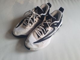 Chaussures de sport Nike blanches et noires, taille 41