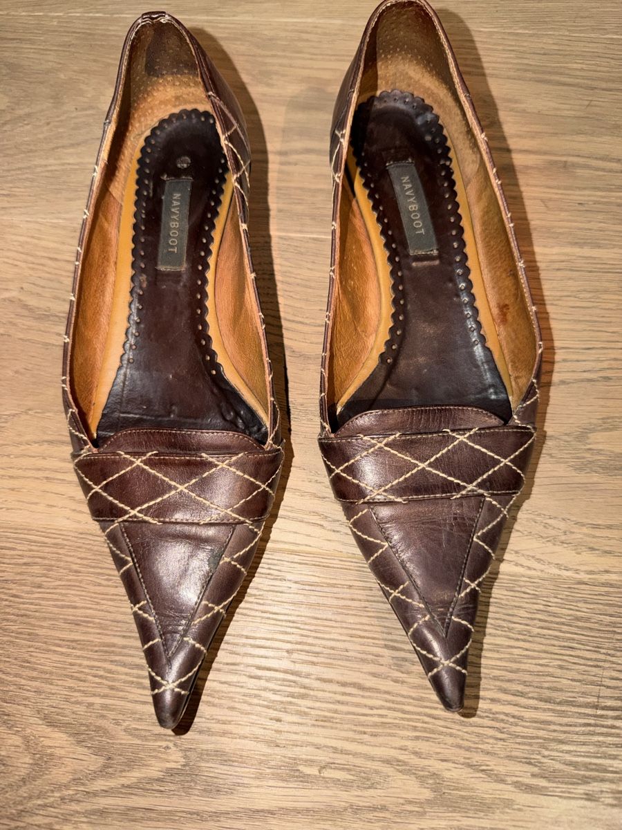 Navyboot Chaussures femmes: NAVYBOOT Pumps Leder braun Grösse 38 – D'occasion à Küsnacht ZH par ToddyGinger