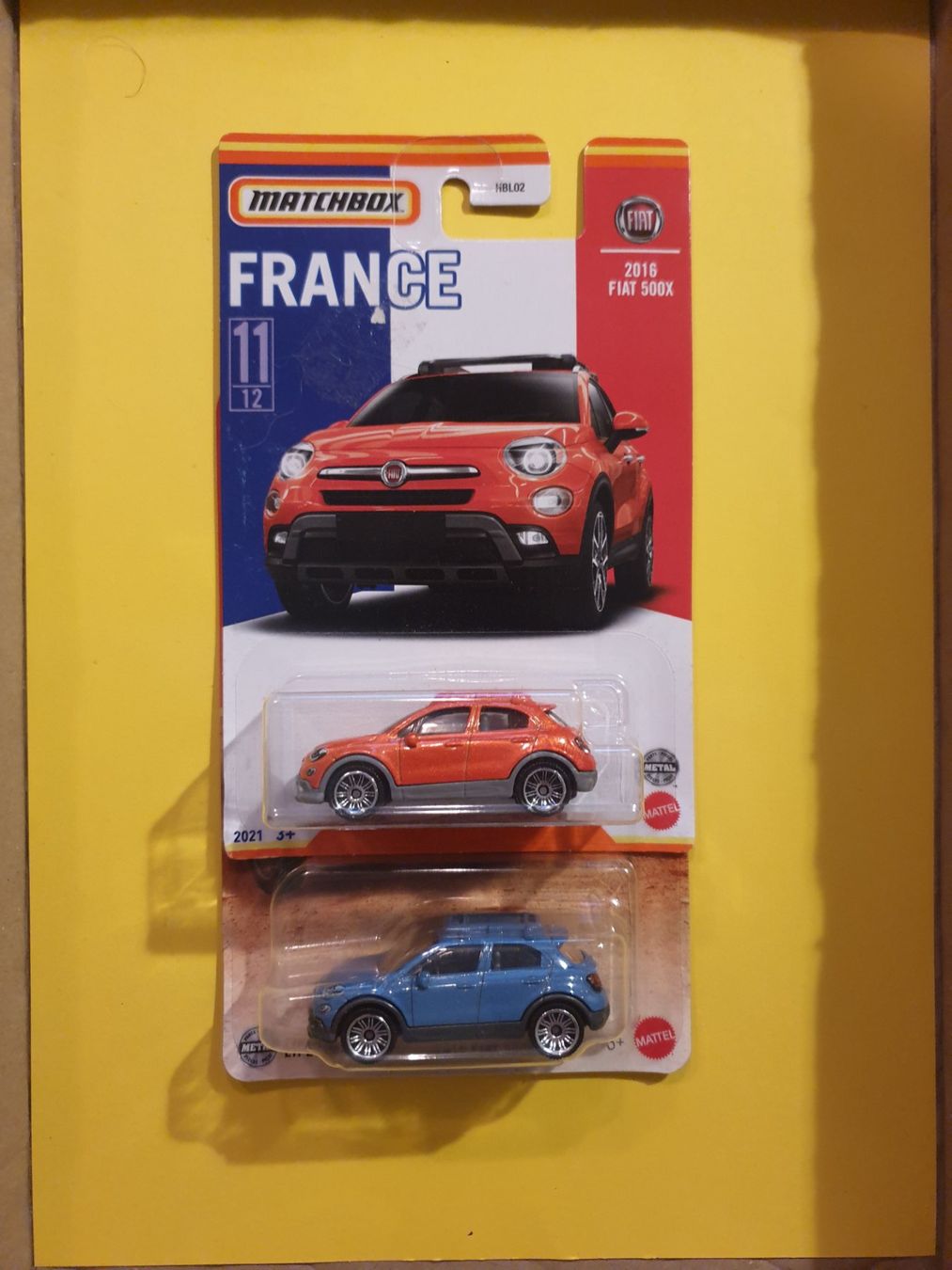 Matchbox Modellini d'auto: 2 x Matchbox 2016 FIAT 500X – Nuovo e nell'imballaggio originale da Oftringen venduto da Rotor