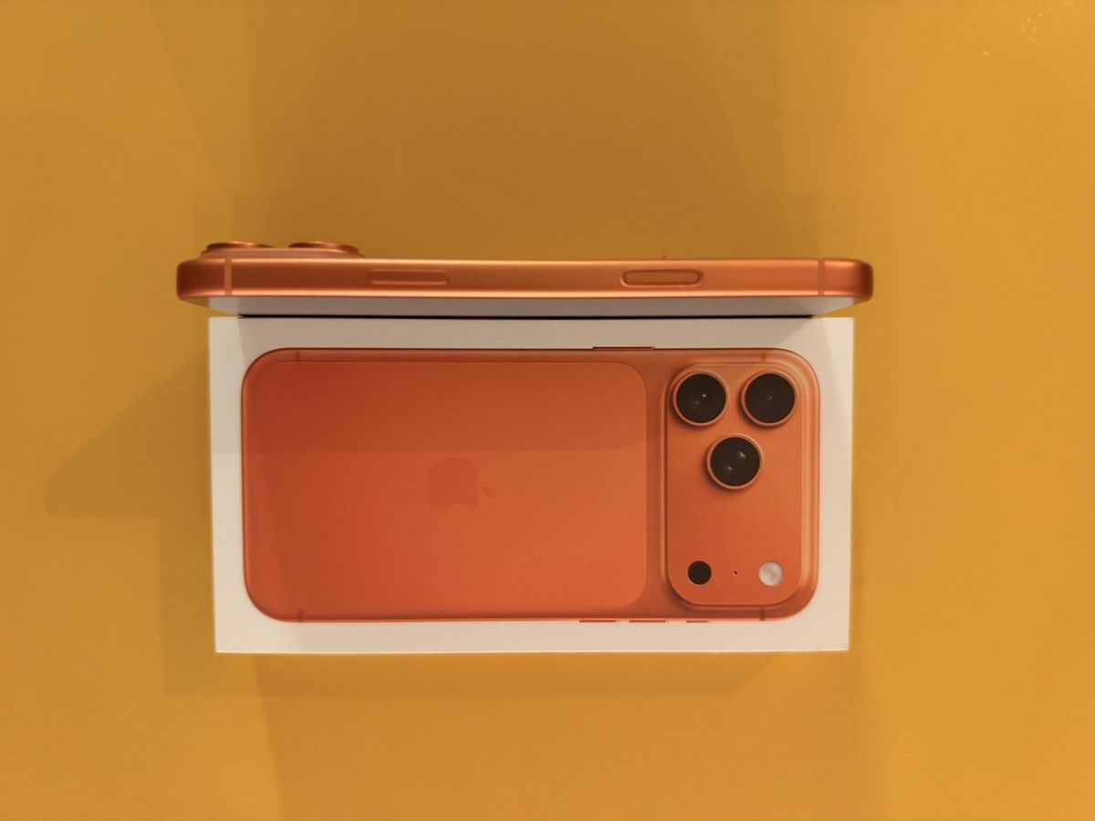 Apple Handys / Smartphones: iPhone 17 Pro Max in Cosmic Orange – Neu (gemäss Beschreibung) aus Oberkirch LU von Sirscholes 4