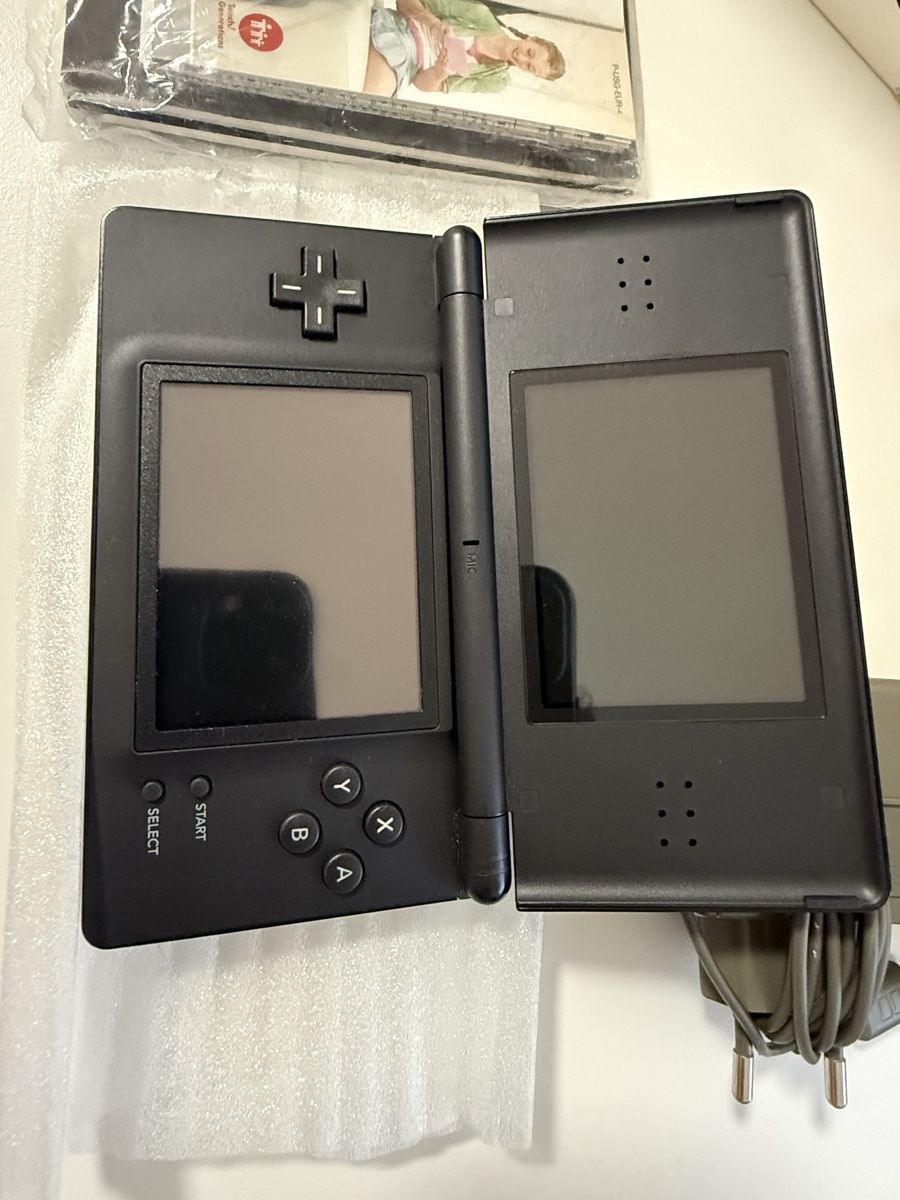 Nintendo Console: Nintendo DS Lite Console Black new with Original Packaging – Nuovo e nell'imballaggio originale da Villaz-St-Pierre venduto da AuctionWonFor3 6