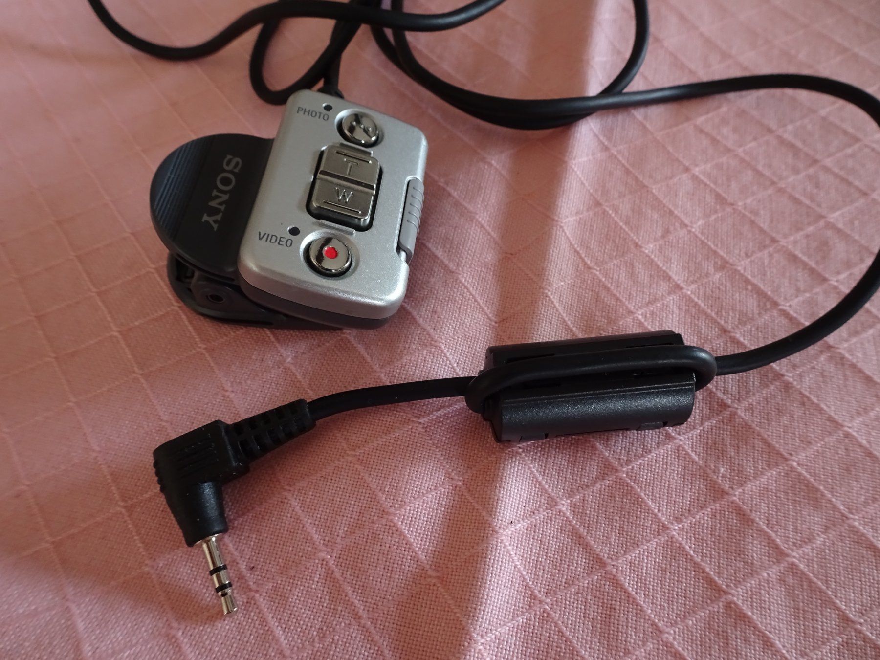 Sony Télécommandes: Fernbedienung – D'occasion à Oberwangen b. Bern par est_d8gf