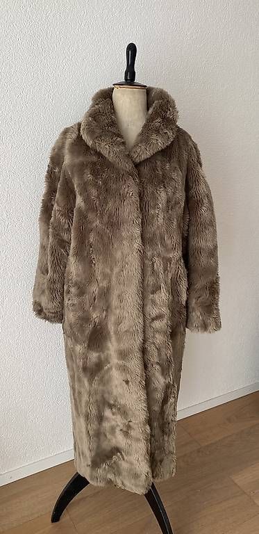 Modissa Cappotti: "Fake-Fur" Mantel von Modissa – Usato da Zürich venduto da Freuerei