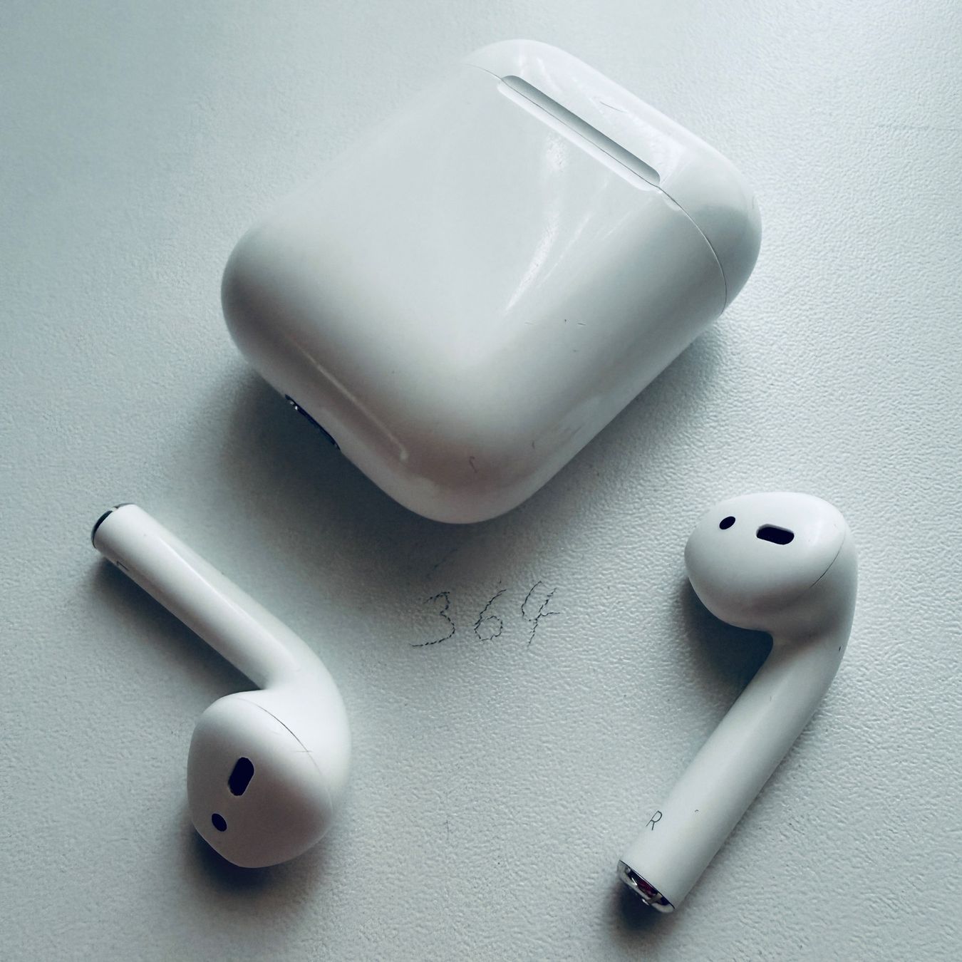 Apple Cuffie: Original Apple AirPods 2 Gen. Wireless Kopfhörer & Case – Usato da Basel venduto da MY.AIRPODS.SHOP 3