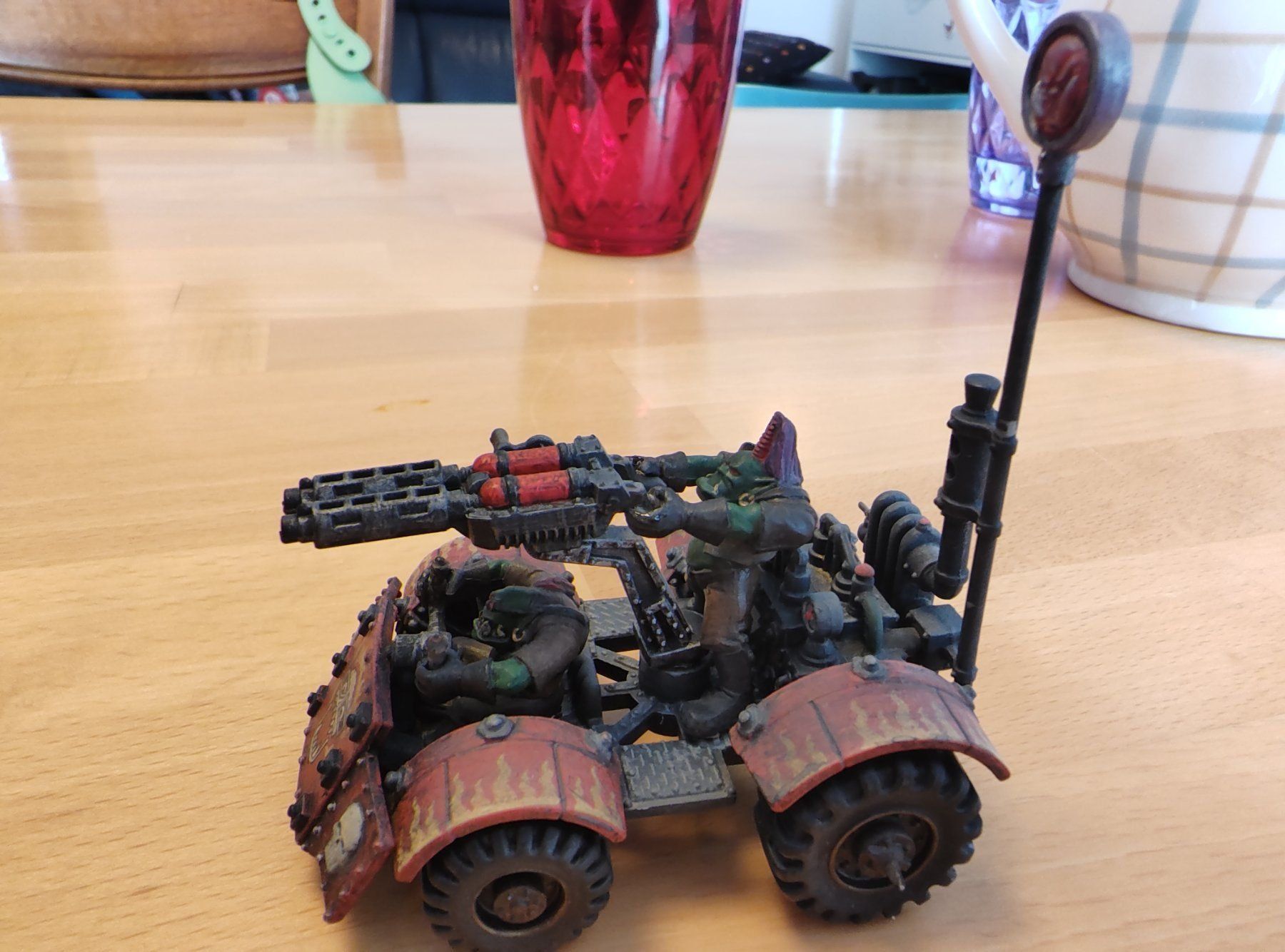 Kit di modellismo & Modellini statici: WARHAMMER 40K - FULLY PAINTED OLD ORKS BUGGY – Usato da Matran venduto da Rafiki91