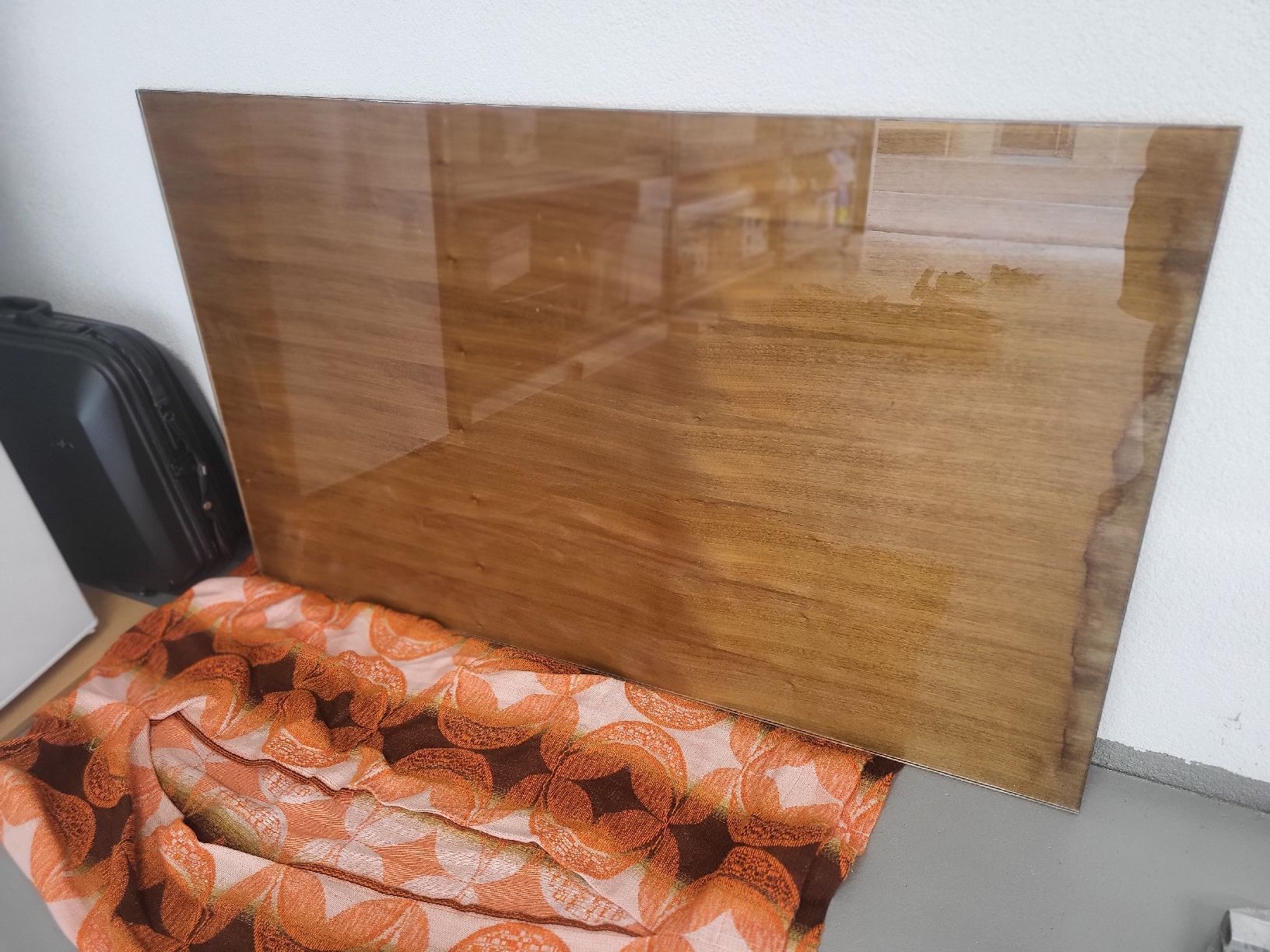 Tables: Tischplatte Holzimitat mit Metallfuss – D'occasion à Wolhusen par din_nzd5
