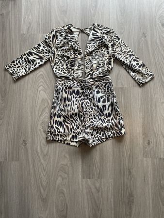 Sommerlicher Playsuit mit Animal Print, Grösse S