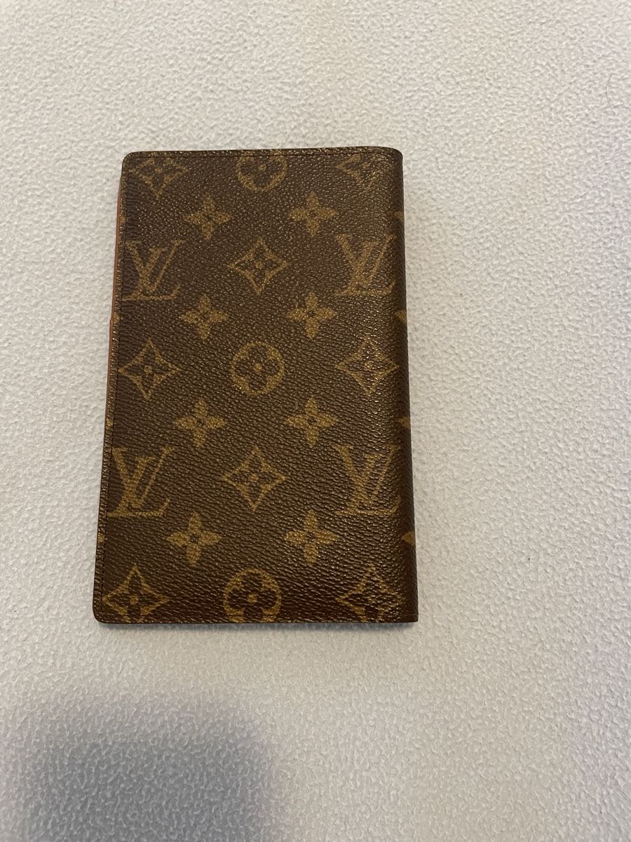 Louis Vuitton Portafogli: Porta documenti Louis Vuitton – Usato da Gorduno venduto da cha_9lgw 1
