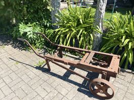 Antike Karre-Motorspanner ideal für den Sommergarten