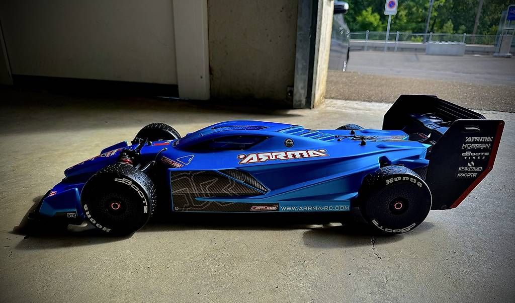 Arrma Modellismo RC: RC Auto Arrma Limitless High-End Custom Sanwa M17 – Nuovo (secondo la descrizione) da Aadorf venduto da Apoly 1