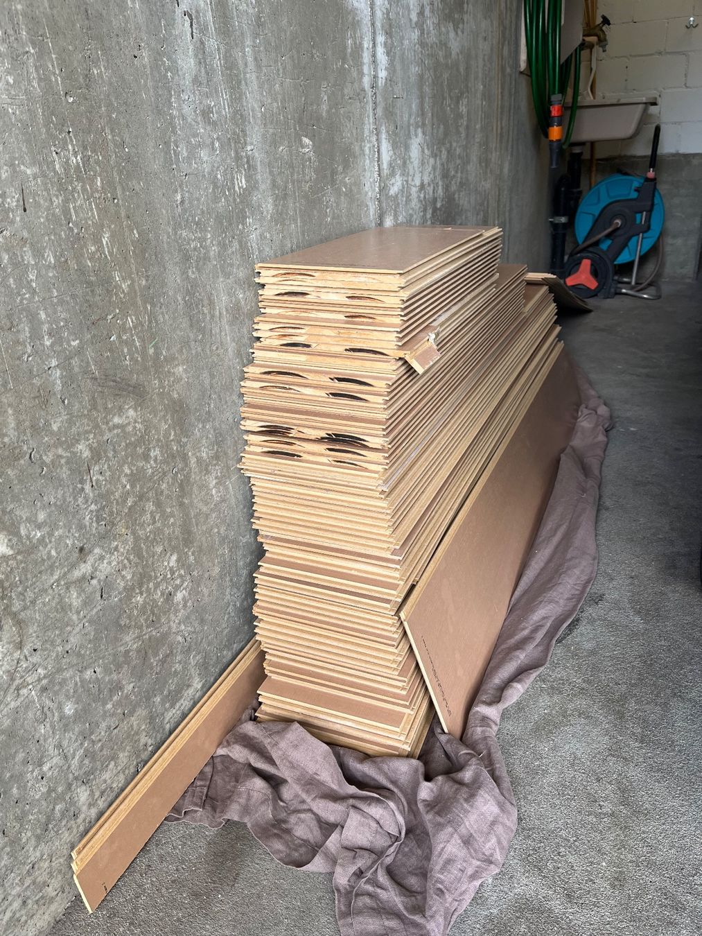 Rivestimenti per pavimenti: Laminat hell – Usato da Oberrohrdorf venduto da steffistamm 4