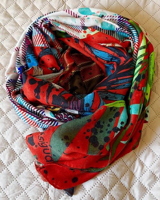 Desigual Foulard & Sciarpe: Wunderschöner Desigual Schal mit herbstlichem Muster – Usato da Ehrendingen venduto da ErikaKrisztina