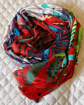 Wunderschöner Desigual Schal mit herbstlichem Muster