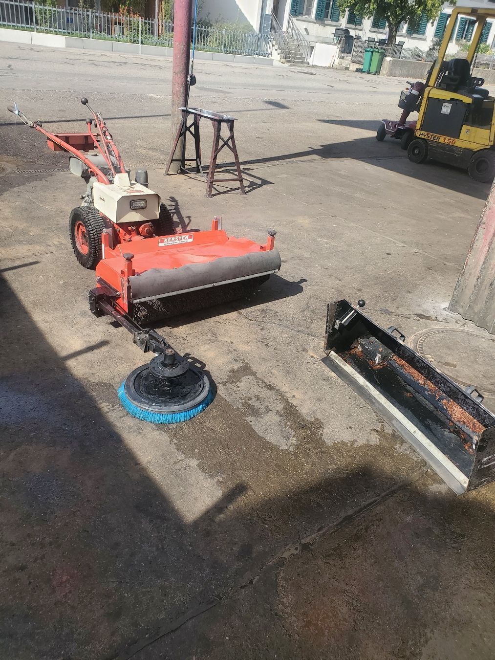 Rapid Tutte le macchine: Rapid 304 mit Kehrbürste – Usato da Hagenbuch ZH venduto da Jerremi 1