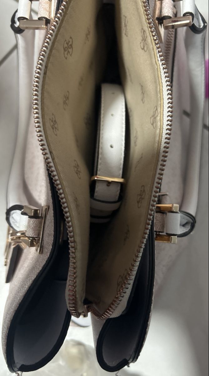 Guess Borse da donna: Guess sac à main femme – Nuovo (secondo la descrizione) da Martigny venduto da pseudinette 3
