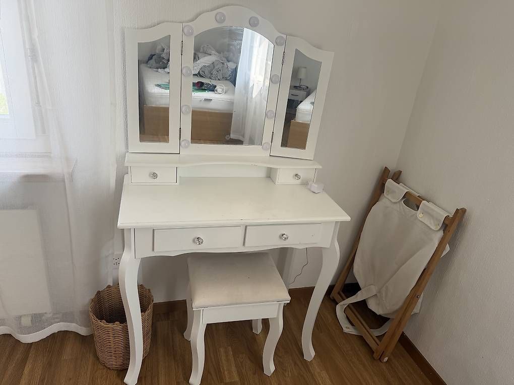 Tavoli da trucco: Gratis – Usato da Frauenfeld venduto da fad_6s82