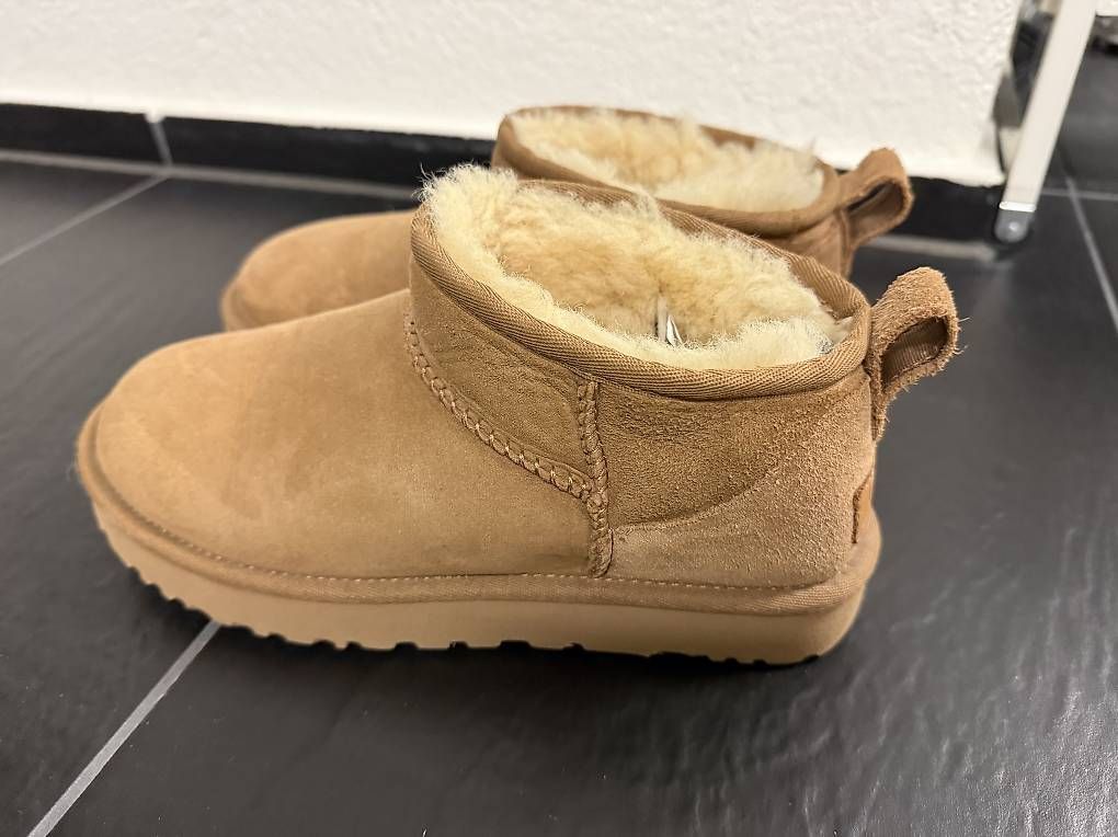 Damenschuhe: UGG Grösse 38 – Gebraucht aus Luzern von Aeniiii
