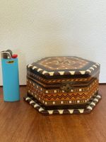 Schmuckschatulle aus Holz mit Perlmutt Intarsien - Vintage!