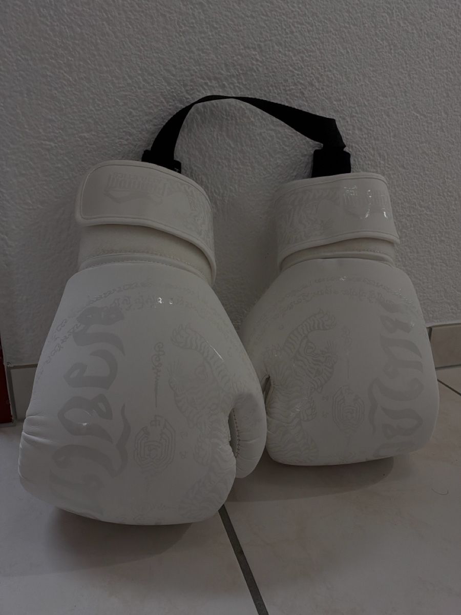 Handschuhe & Handstulpen: Boxhandschuhe von Phantom 14oz weiss – Neu (gemäss Beschreibung) aus Recherswil von Aki_05