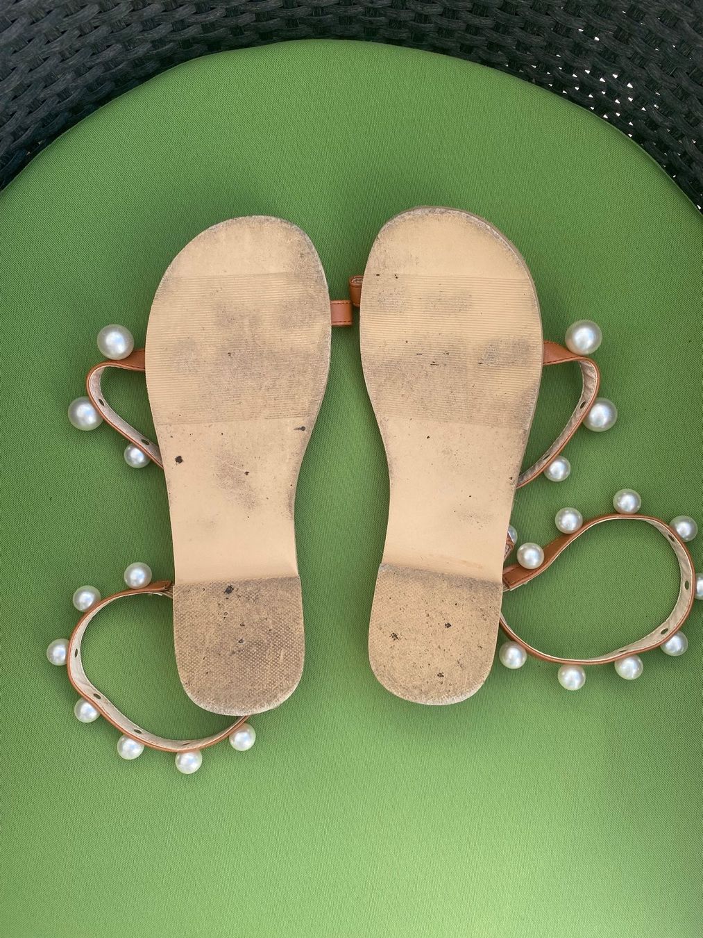 Scarpe da donna: SUMMERTIME - stylische Flip-Flops mit Perlen, braun, 38 – Usato da Winkel venduto da ferrari2022 6