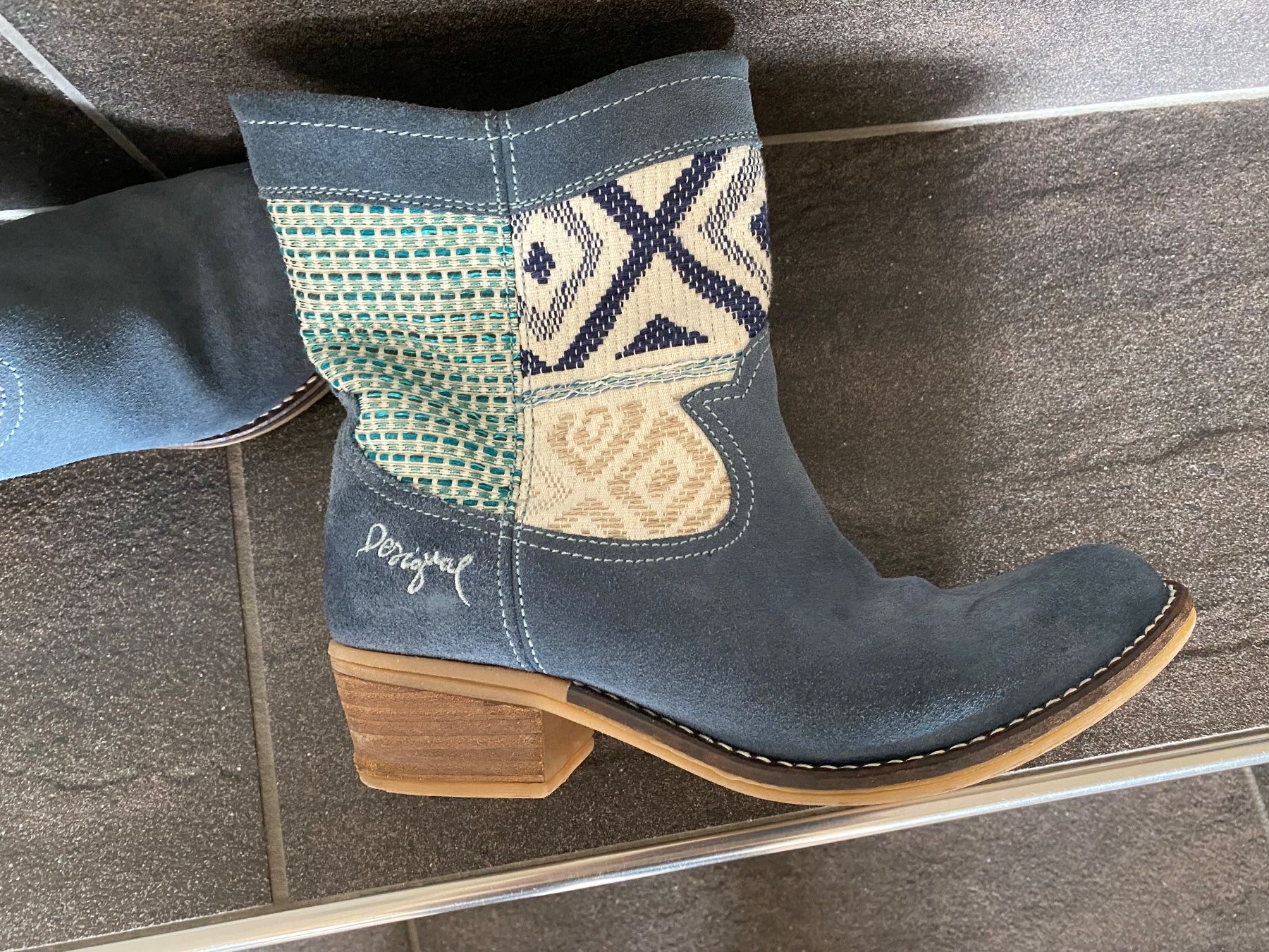 Desigual Scarpe da donna: Desigual Boots 38 – Usato da Balsthal venduto da Uroby 1