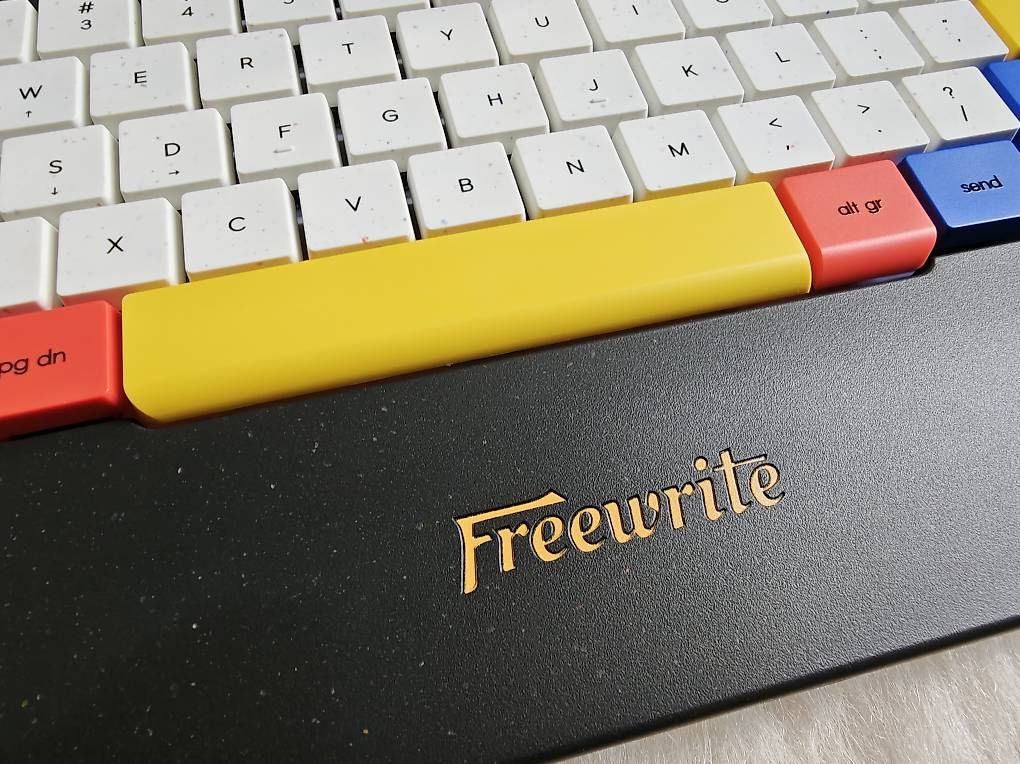 Schreibmaschinen: Freewrite Alpha Cosmic Edition-machine à écrire – Gebraucht aus Renens VD von nat_l5z8 2