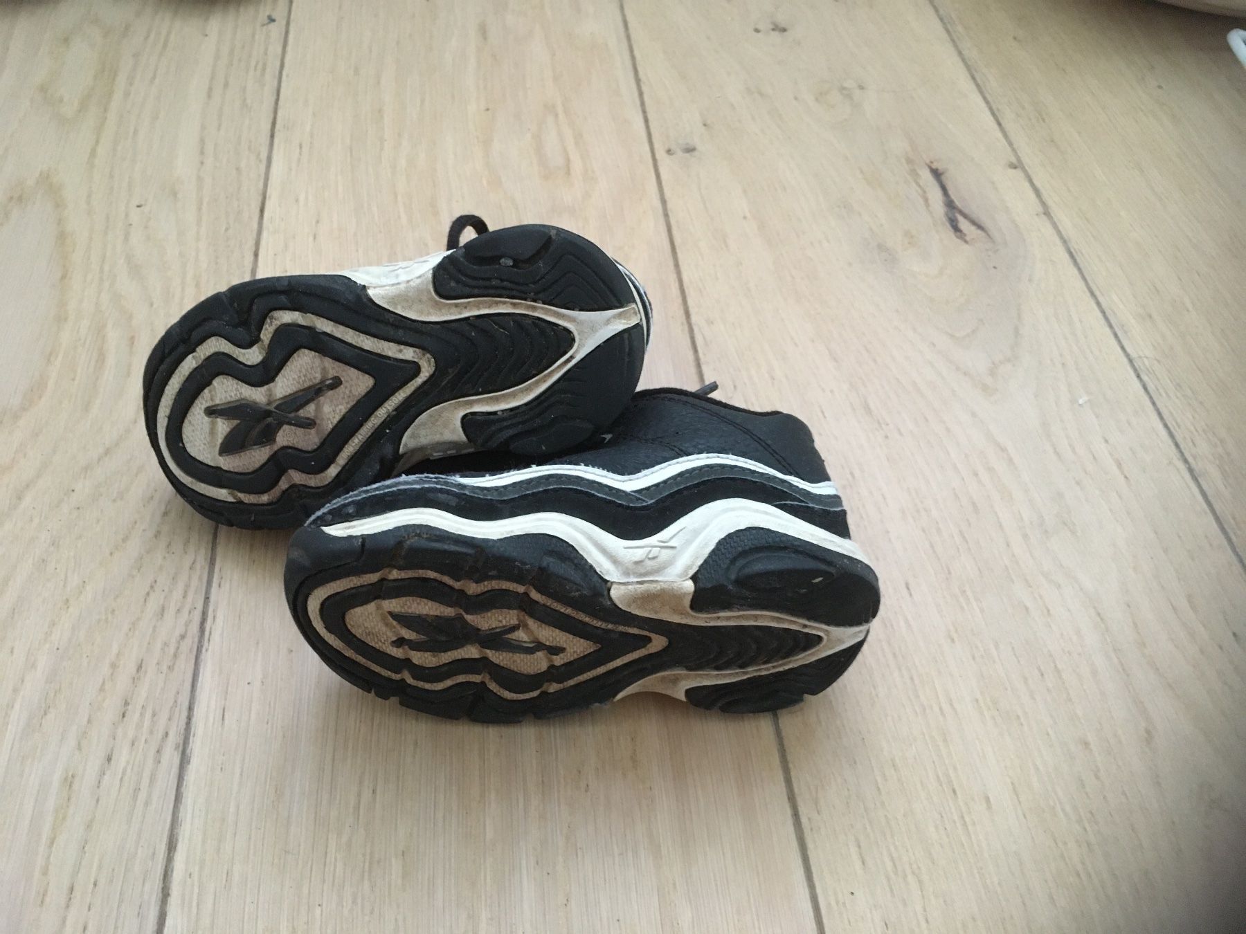Reebok Scarpe per ragazzi: Reebok Turnschuhe Gr. 22 – Usato da Gächlingen venduto da Tara_devi 3