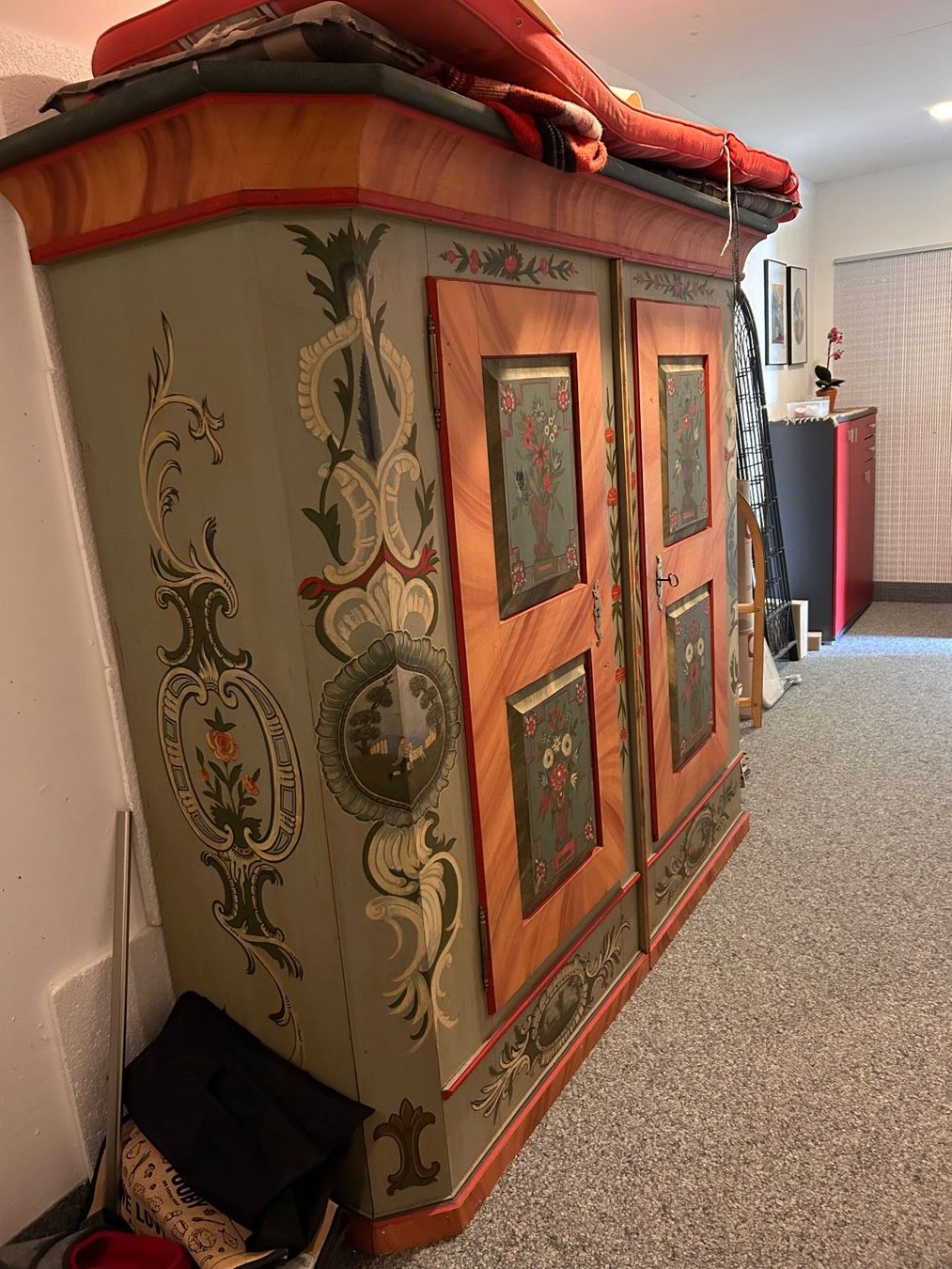 Schränke: Schön bemalter Bauernschrank – Gebraucht aus Basel von brasilia1234 1