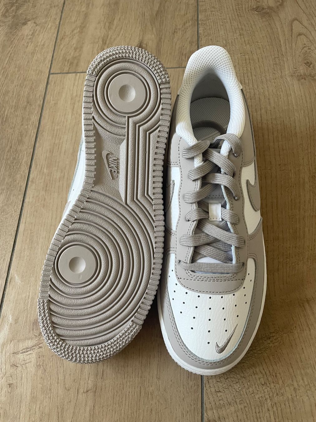 Nike Chaussures hommes: Nike Air Force 1 Gr. 38.5 NEU – Neuf (Voir description) à Waltenschwil par hansnine 4