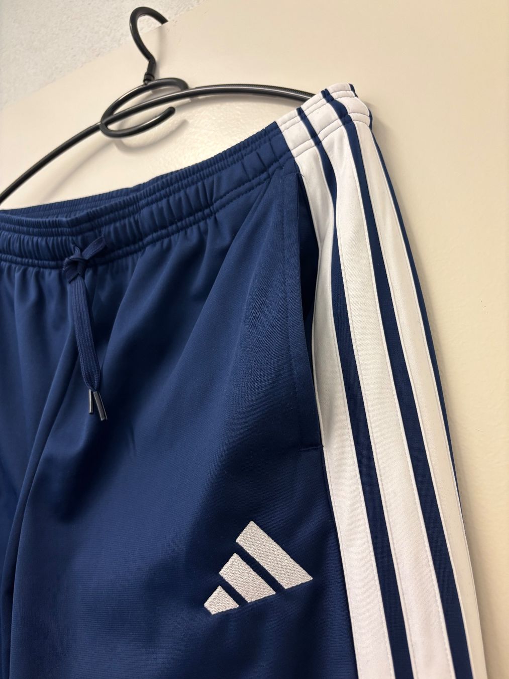 Adidas Hosen: Adidas Trainingshose – Neu (gemäss Beschreibung) aus Zürich von mc__2kll 1