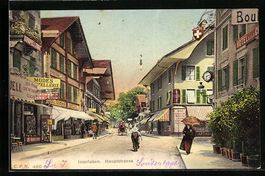 Interlaken, Passanten in der Hauptstrass
