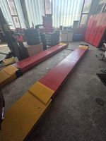Auto Hebebühne rot gelb gebrauchter Zustand / Pumpe defekt