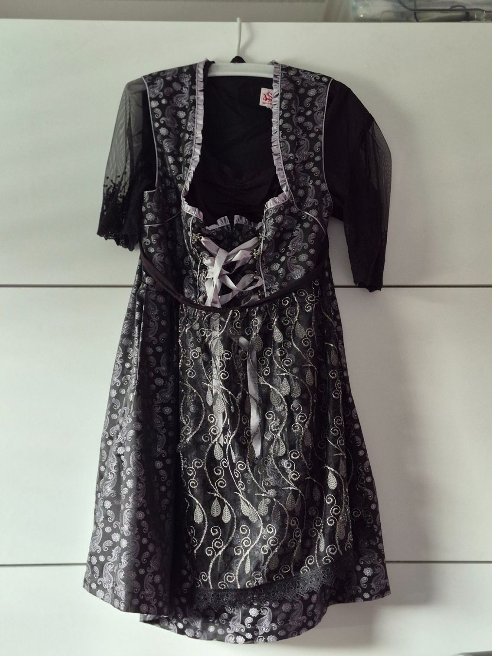 Costumi: Dirndl Grösse 52 – Usato da Emmenbrücke venduto da Bruhae