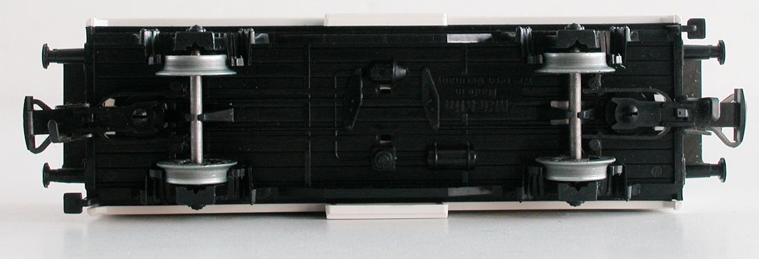 Märklin Modellini di ferrovie: Märklin Kühlwagen Interfrigo der DB Spur H0 – Usato da Oberwil BL venduto da Klang 3