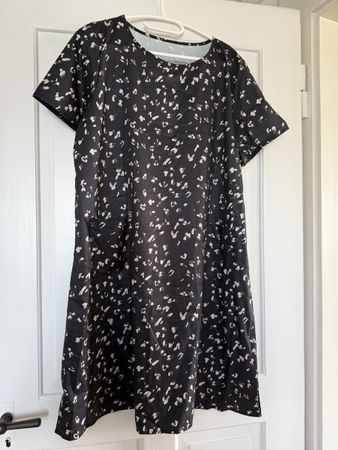 Sommerkleid, Grösse XL, Schwarz mit Muster Top! (56)