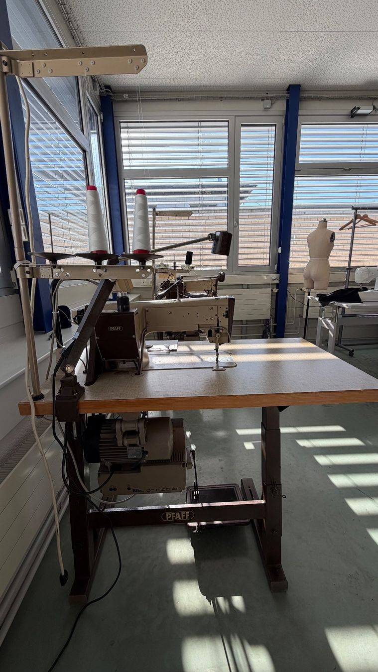 Pfaff Machines à coudre: Sewing machine, Pfaff, industrial type – D'occasion à Fraubrunnen par Tabs100 2