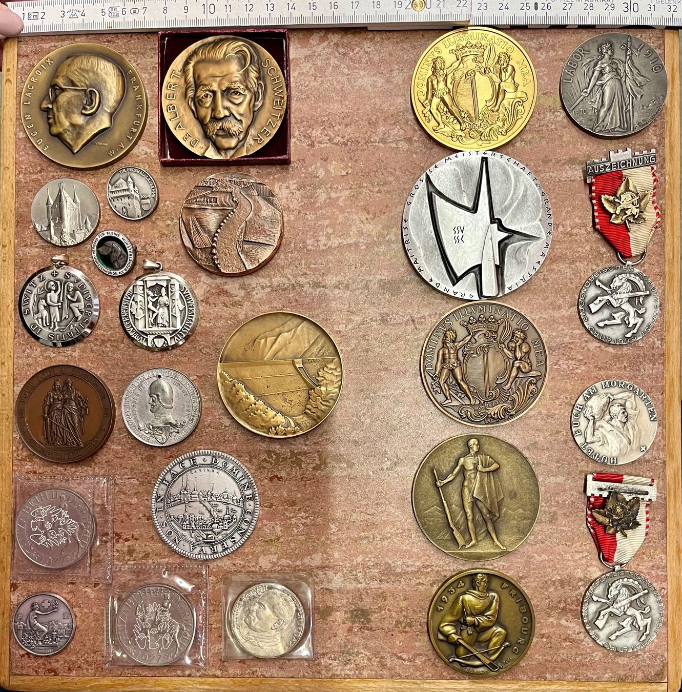 Medaglie: Medallien – Usato da Kandergrund venduto da honey-art_and_more