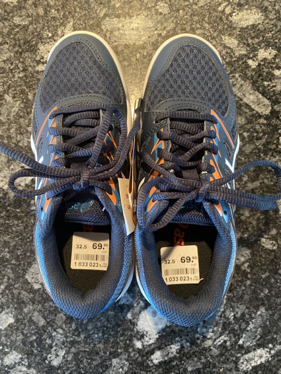 Asics Scarpe per ragazzi: Neue Asics Turnschuhe Grösse 32.5 – Nuovo e nell'imballaggio originale da Hersiwil venduto da Sheila1986 1