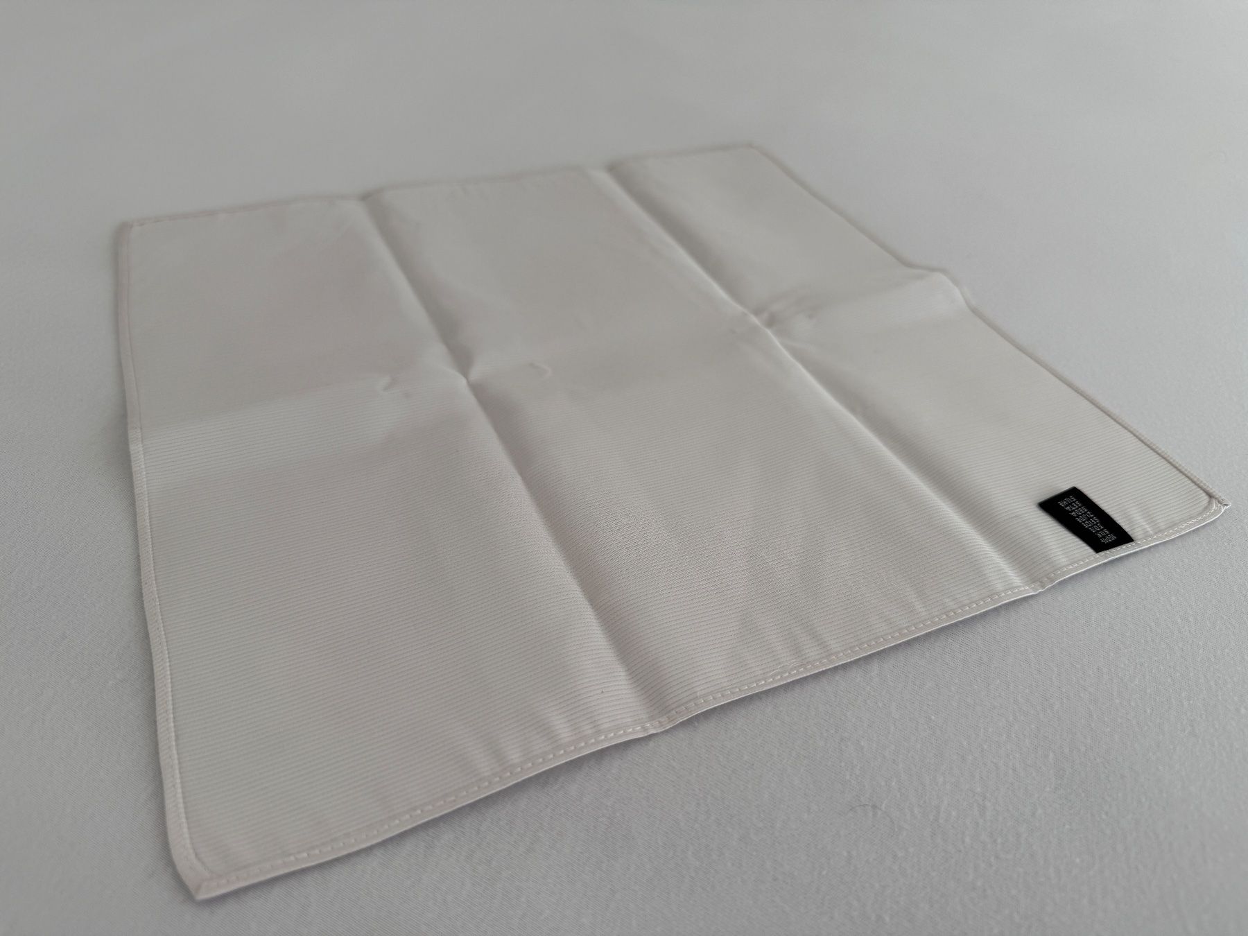 Altro in  Abbigliamento & Accessori: Klassisches Einstecktuch aus 100% Seide – Nuovo (secondo la descrizione) da Pfäffikon SZ venduto da Redwulf34