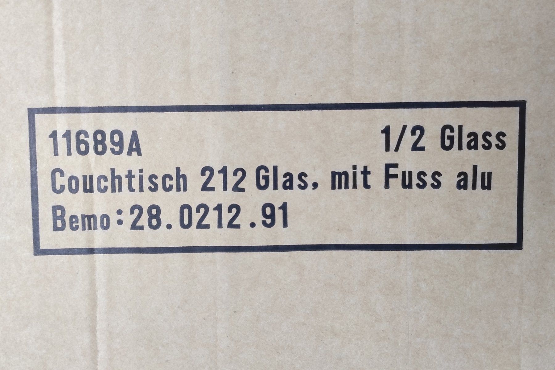 Tables: Couchtisch mit Glasplatte und Alufüssen – D'occasion à Niederurnen par Simarik 4