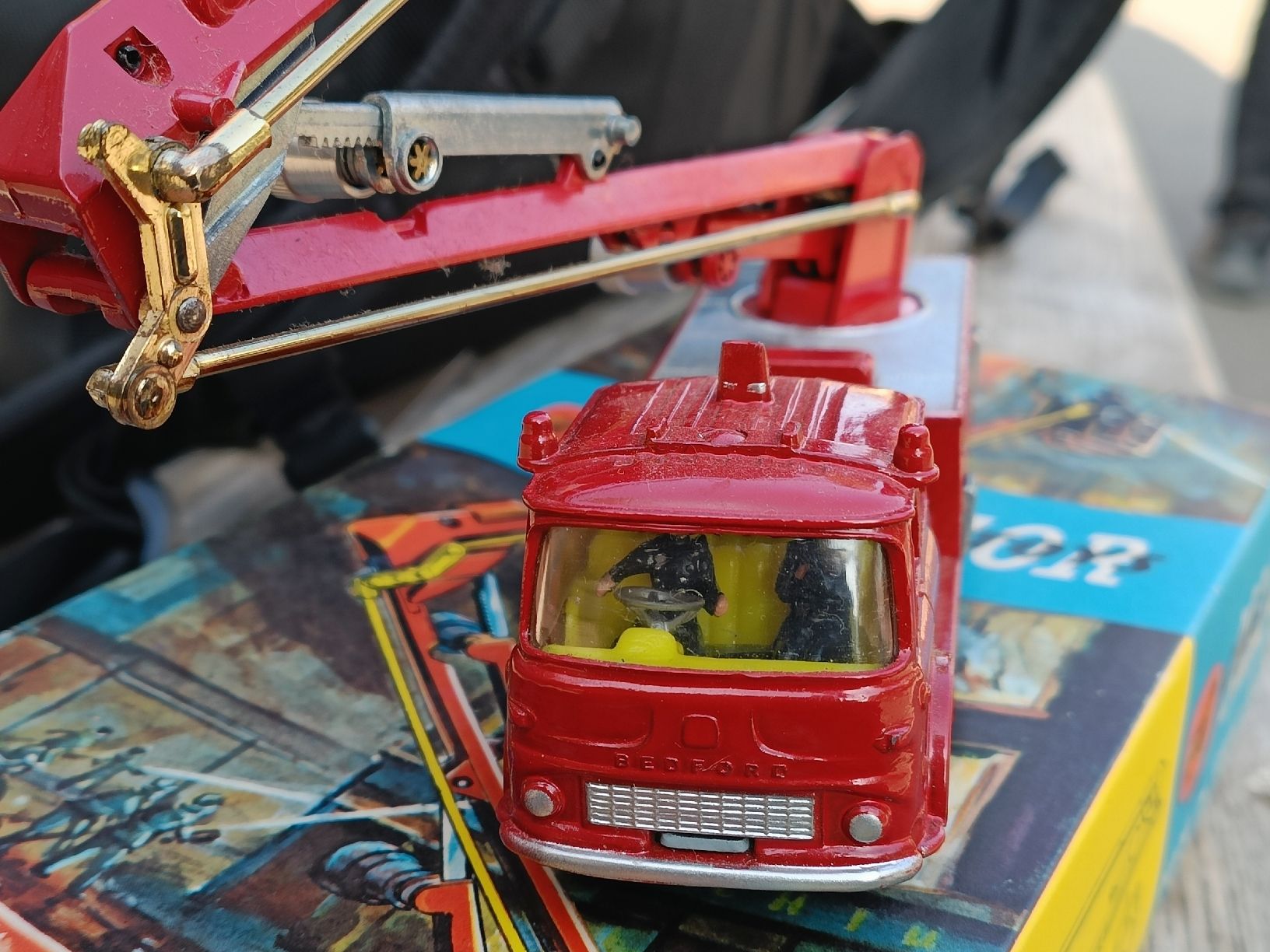 Corgi Toys Modellini d'auto: Corgi Toys Major Simon Snorkel Fire Engine No. 1127 – Usato da Brugg AG venduto da Ente015 5