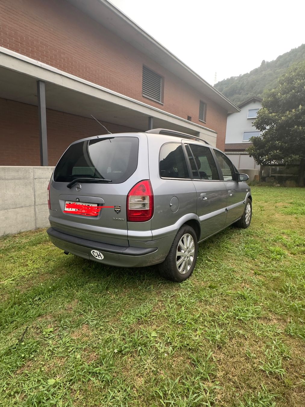 Opel Automobili: Opel Zafira 2.2 – Usato da Monte Carasso venduto da Aron1401 2