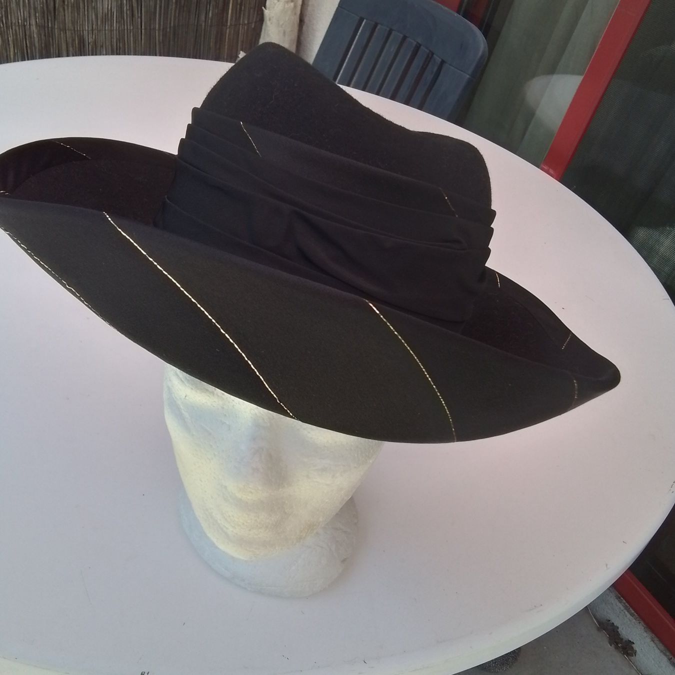 Copricapi, berretti & cappellini: eleganter Damenhut Made in Italy – Usato da Oberurnen venduto da DVDL