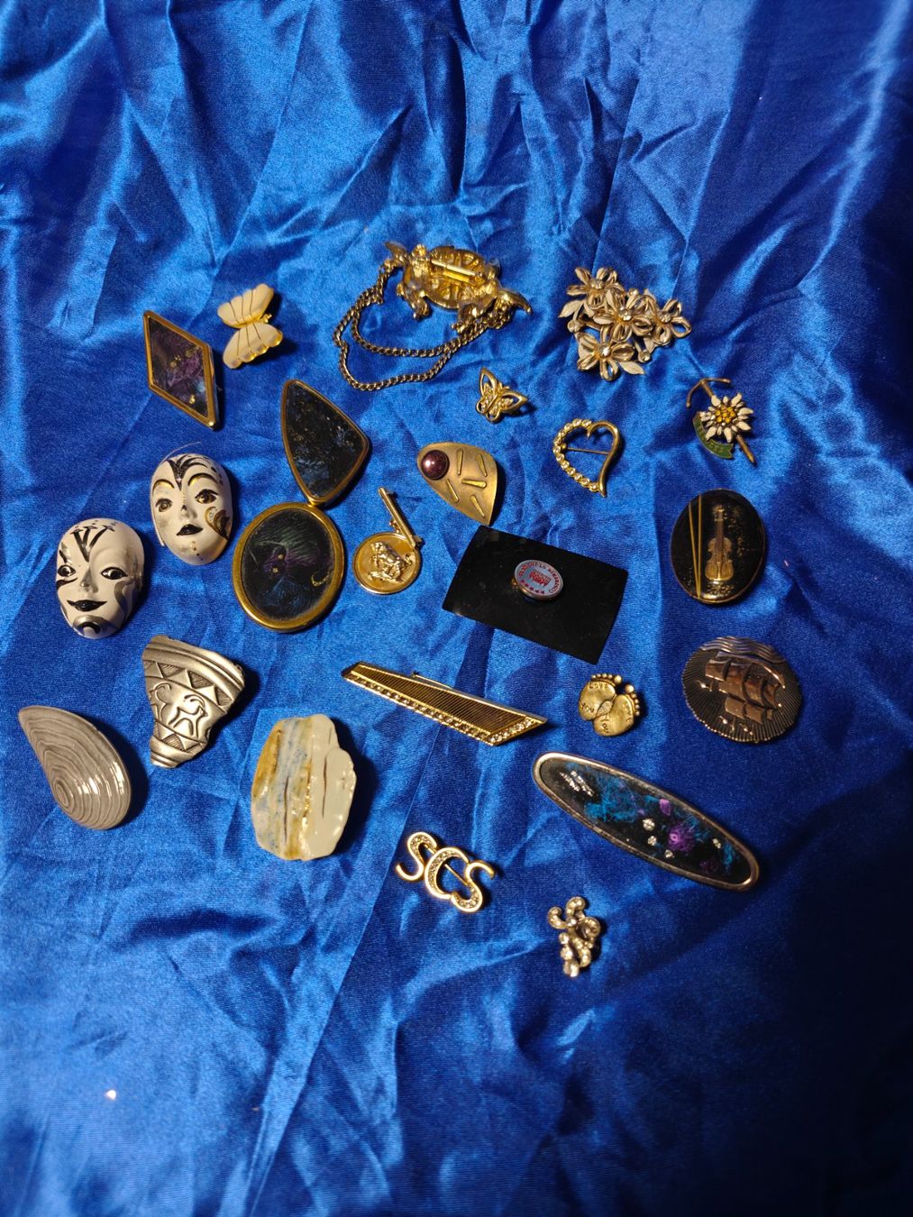 Autres bijoux: Konvolut Modeschmuck Broschen – D'occasion à Gutenswil par Vulcano21